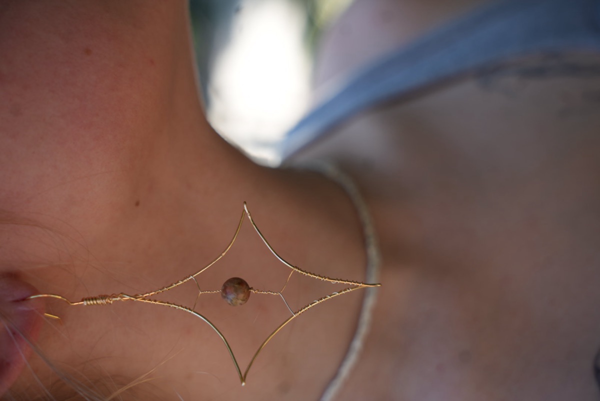 Four-Point Frame Drop with Speckled Bead